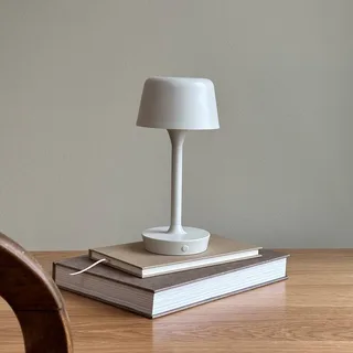 LED tafellamp Flow, hoogte 25 cm från Dyberg Larsen i Kräm – produktbild 2 av 5