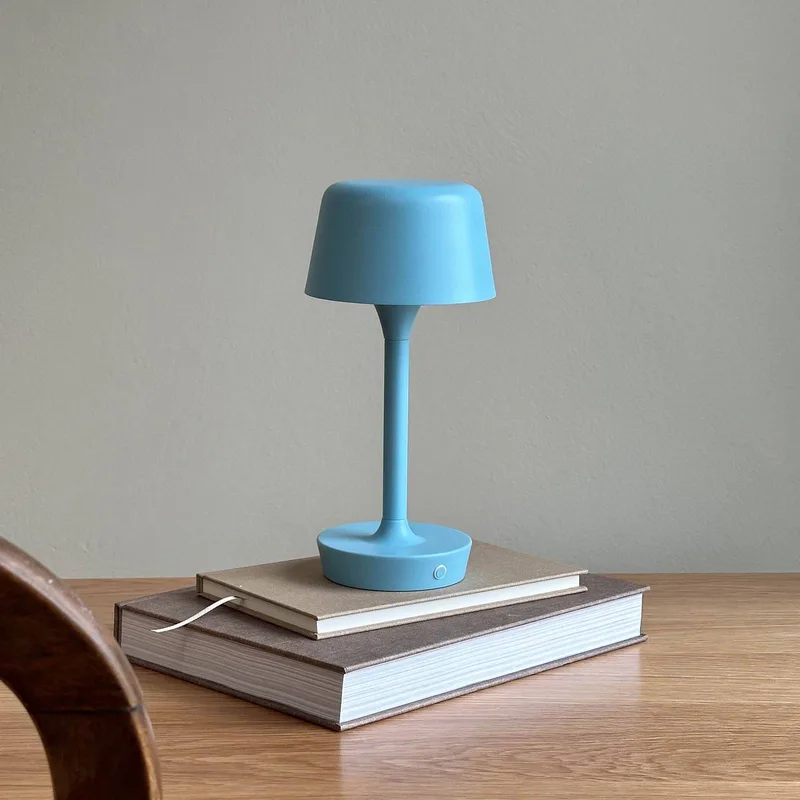 LED tafellamp Flow, hoogte 25 cm de Dyberg Larsen en Bleu clair – photo produit 1 sur 5