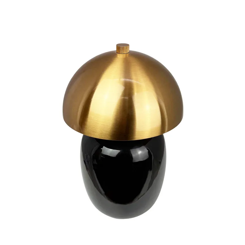 LED tafellamp Manhatten, zwart/messing de Dyberg Larsen en Noir, Laiton – photo produit 4 sur 5
