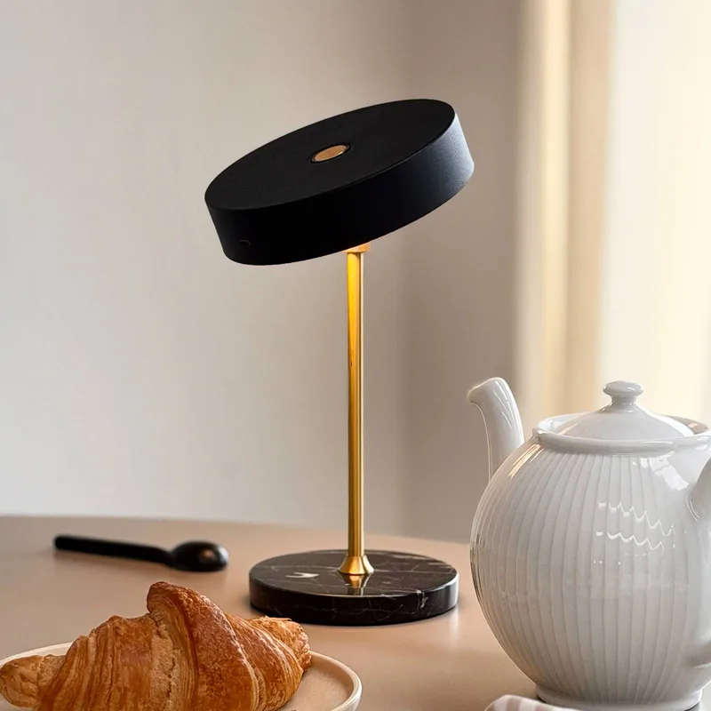 LED tafellamp op accu Moonlight, zwart från Dyberg Larsen i Svart, Mässing – produktbild 2 av 4