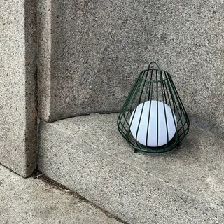 LED-batteridriven bordslampa Evesham, höjd 38 cm från Dyberg Larsen i Svart, Vit – produktbild 2 av 5