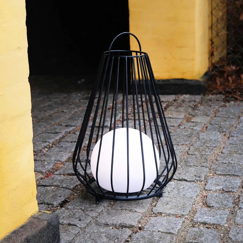 LED-bordlampe med batteri Evesham, højde 48 cm fra Dyberg Larsen i Sort, Hvid – produktbillede 1 af 5