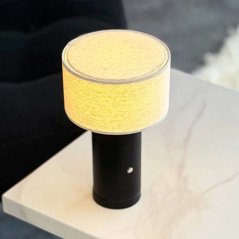 LED-tafellamp op batterijen Mellow, zwart, 23 cm de Dyberg Larsen en Noir, Beige – photo produit 1 sur 3
