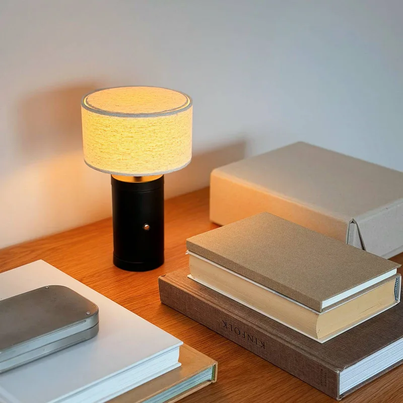 LED-tafellamp op batterijen Mellow, zwart, 23 cm de Dyberg Larsen en Noir, Beige – photo produit 2 sur 3