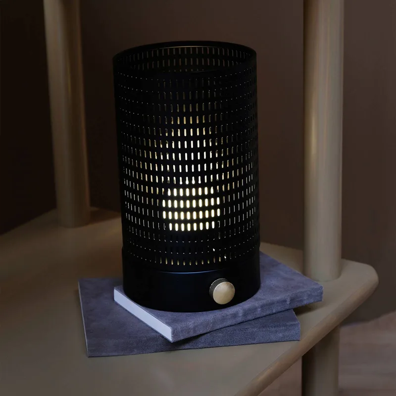 LED tafellamp op batterijen Mesh, hoogte 20 cm von Dyberg Larsen in Schwarz – Produktfoto 2 von 3