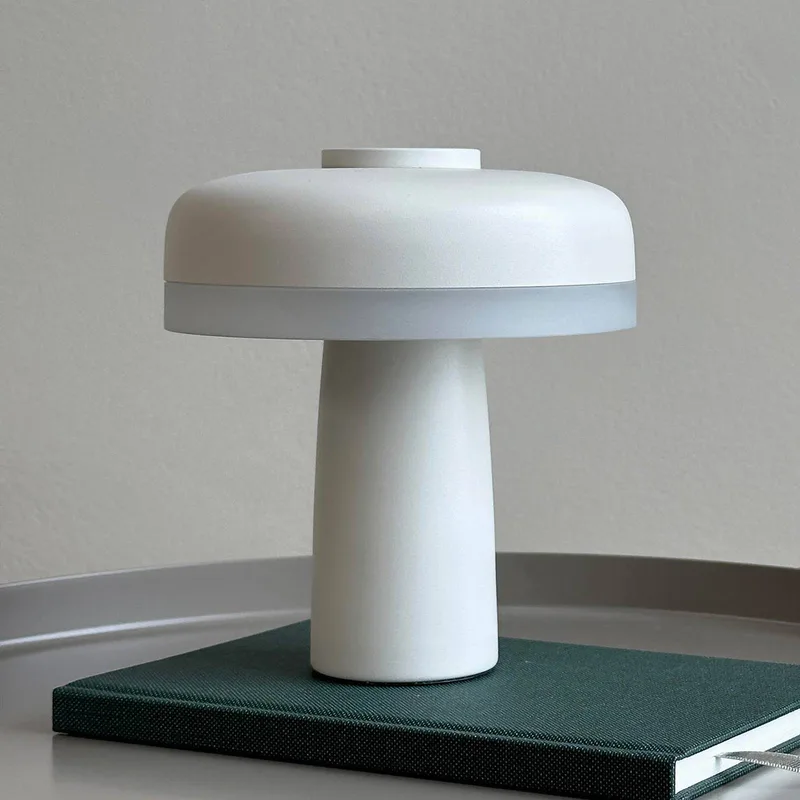 LED tafellamp Porter, wit, hoogte 16 cm von Dyberg Larsen in Parelwit – Produktfoto 2 von 4