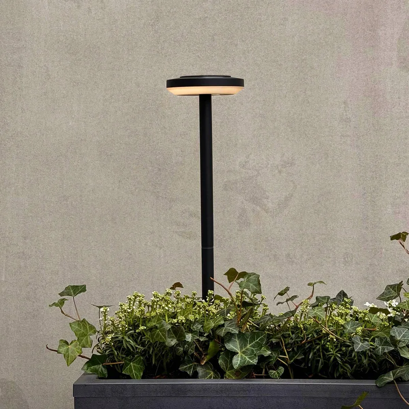 Otera LED-Solar-Wegelampe 50cm Erdspieß IP44 von Dyberg Larsen in Schwarz – Produktfoto 1 von 2