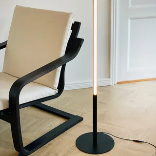 LED vloerlamp Vagner, hoogte 150 cm fra Dyberg Larsen i Sort – produktbillede 2 af 5