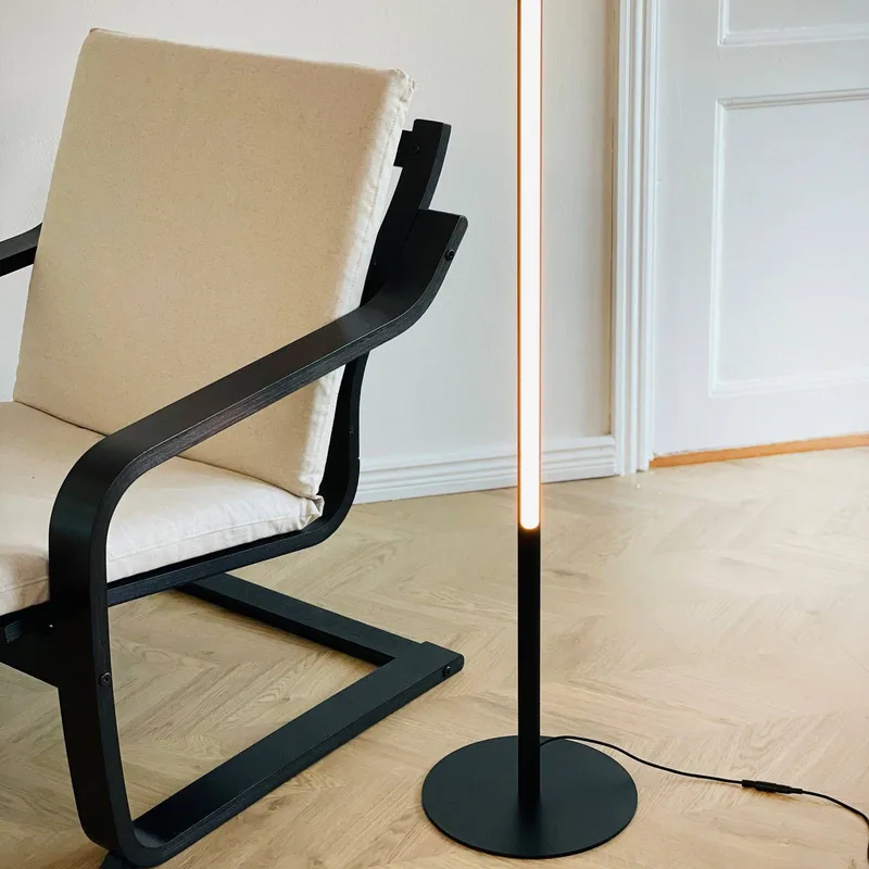 LED vloerlamp Vagner, hoogte 150 cm fra Dyberg Larsen i Sort – produktbillede 2 af 5