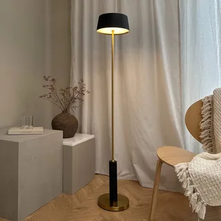 LED vloerlamp Yoyo, zwart, hoogte 125 cm de Dyberg Larsen en Noir, Laiton – photo produit 1 sur 5