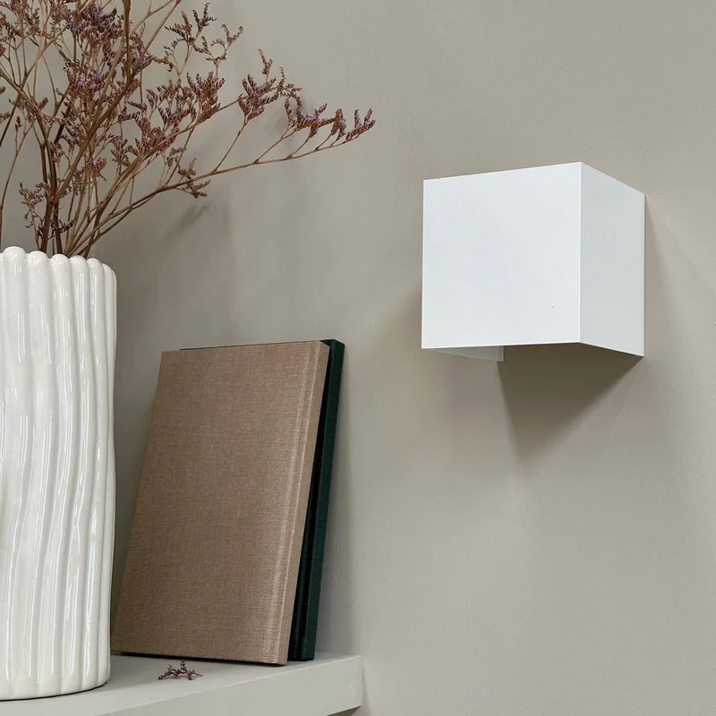 LED wandlamp Venus, breedte 10 cm fra Dyberg Larsen i Hvid – produktbillede 2 af 4
