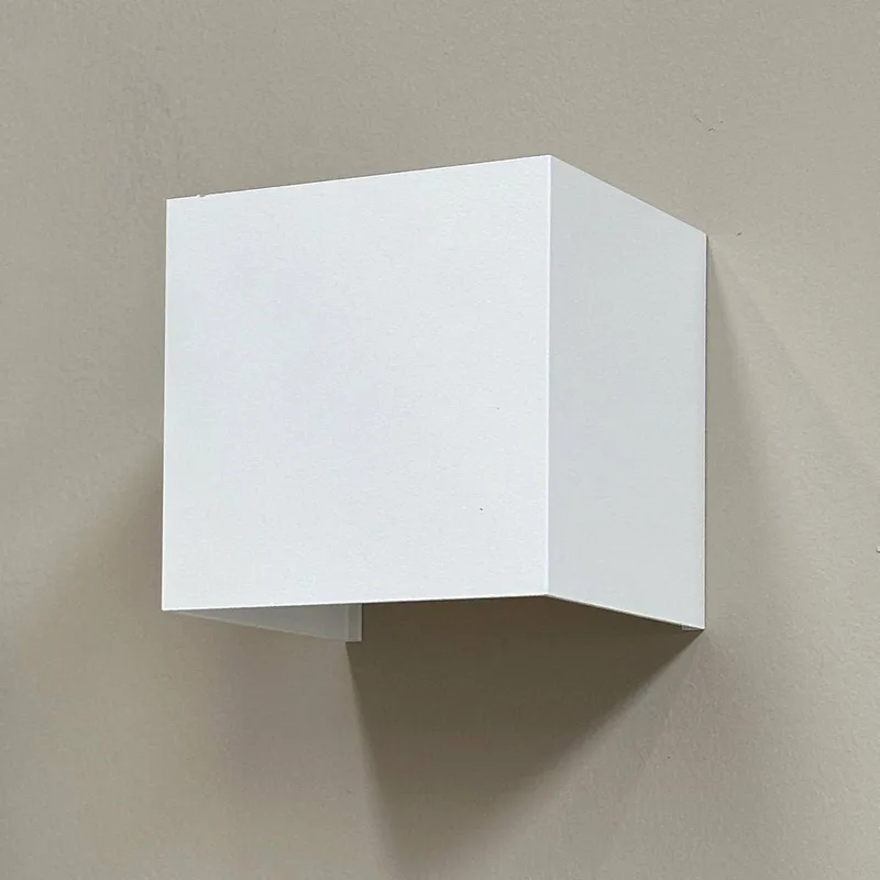 LED wandlamp Venus, breedte 10 cm fra Dyberg Larsen i Hvid – produktbillede 1 af 4