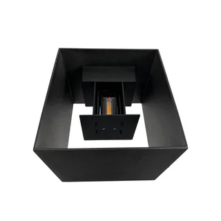 Venus LED Draußen Wandleuchte 15x15 Schwarz von Dyberg Larsen in Schwarz – Produktfoto 2 von 5