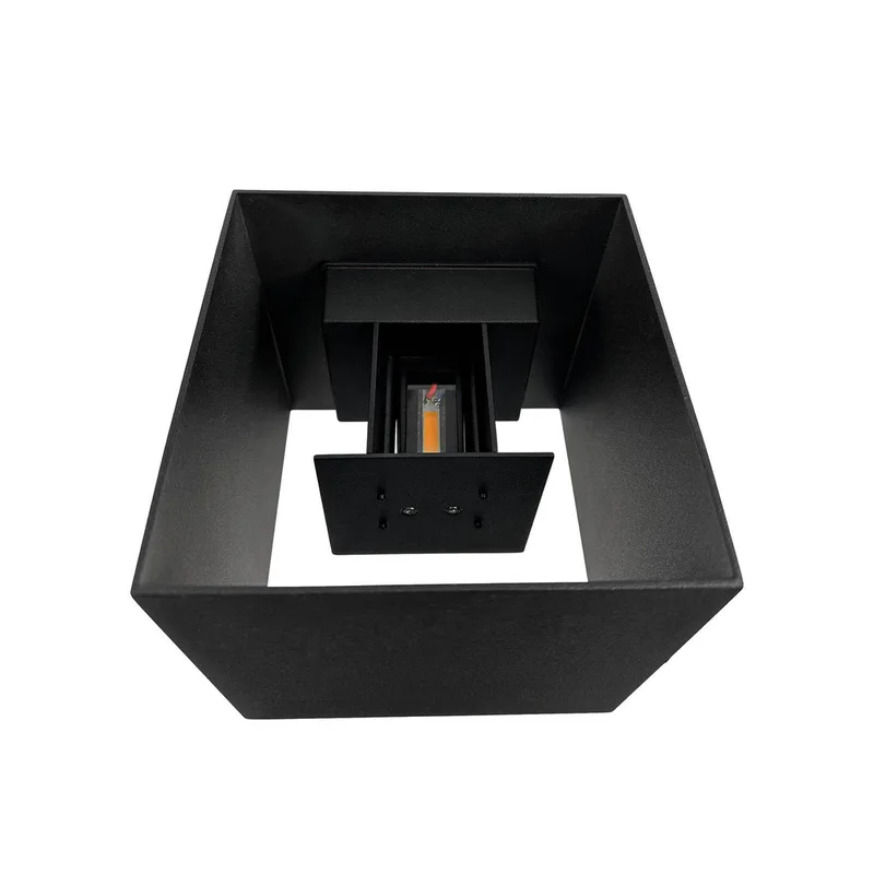 Venus LED Draußen Wandleuchte 15x15 Schwarz von Dyberg Larsen in Schwarz – Produktfoto 2 von 5