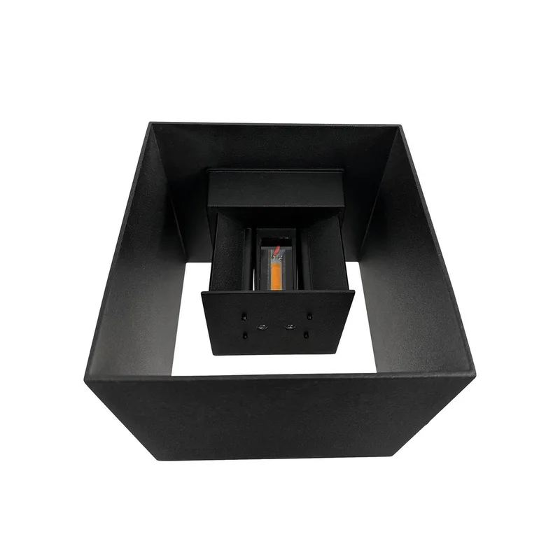 Venus LED Draußen Wandleuchte 15x15 Schwarz von Dyberg Larsen in Schwarz – Produktfoto 4 von 5