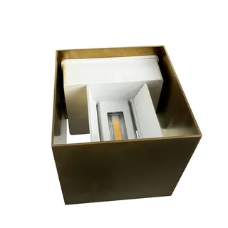 Venus Wandleuchte 10x10 Brass von Dyberg Larsen in Messing – Produktfoto 4 von 5