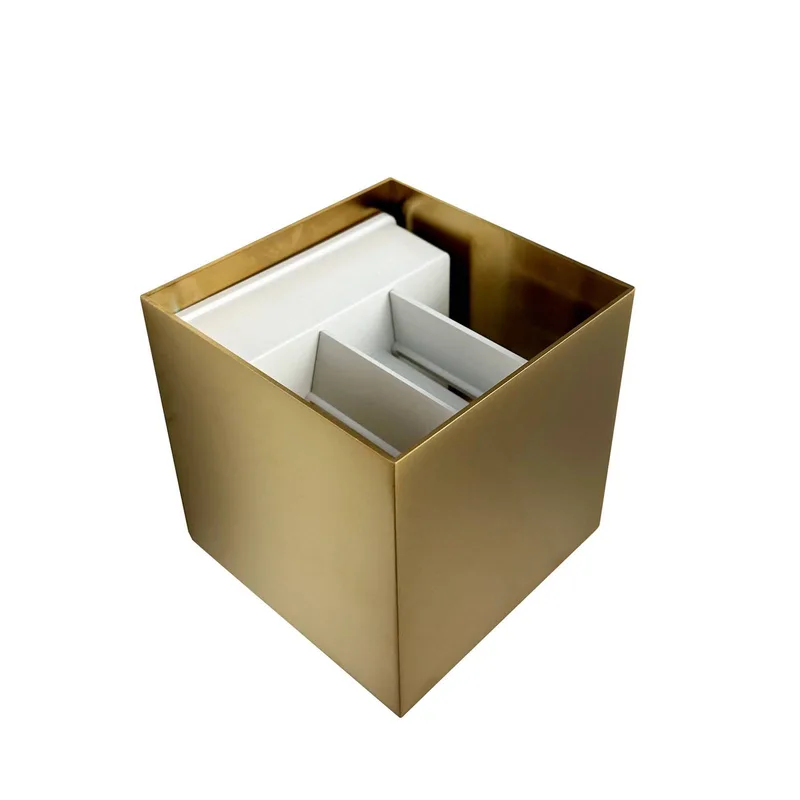 Venus Wandleuchte 10x10 Brass von Dyberg Larsen in Messing – Produktfoto 5 von 5