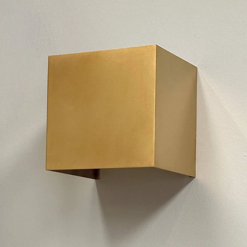 Venus Wandleuchte 10x10 Brass von Dyberg Larsen in Messing – Produktfoto 1 von 5
