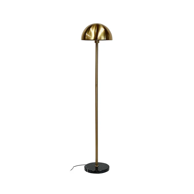 Menton vloerlamp, messing/marmer, hoogte 140 cm fra Dyberg Larsen – produktbillede