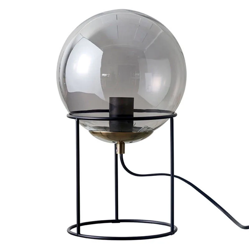 Moon tafellamp met glasbol rook van Dyberg Larsen in Rookgrijs-transparant, Zwart – productfoto