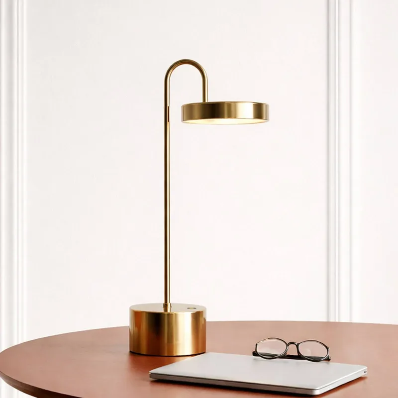 MOOVELIGHT LED tafellamp op accu, 35 cm de Dyberg Larsen en Laiton – photo produit 1 sur 5