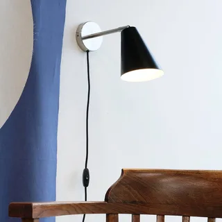 Oswald væglampe, sort/stål fra Dyberg Larsen i Sort, Staal geborsteld – produktbillede 1 af 5