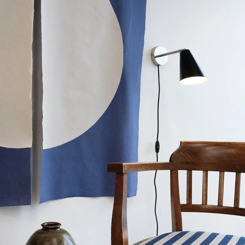 Oswald væglampe, sort/stål fra Dyberg Larsen i Sort, Staal geborsteld – produktbillede 2 af 5