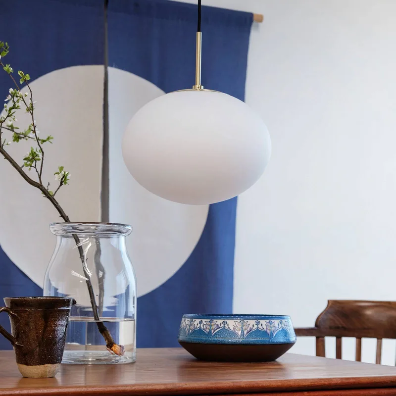 Princess hanglamp, opaal/messing, Ø 28 cm de Dyberg Larsen en Opaal, Laiton – photo produit 3 sur 4