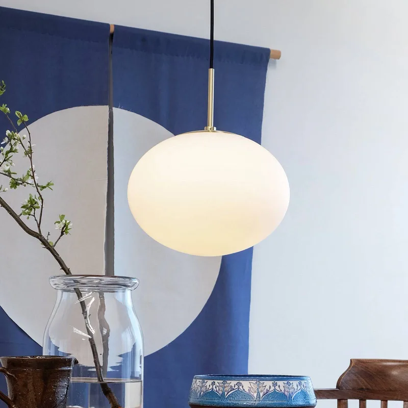 Princess hanglamp, opaal/messing, Ø 28 cm de Dyberg Larsen en Opaal, Laiton – photo produit 1 sur 4