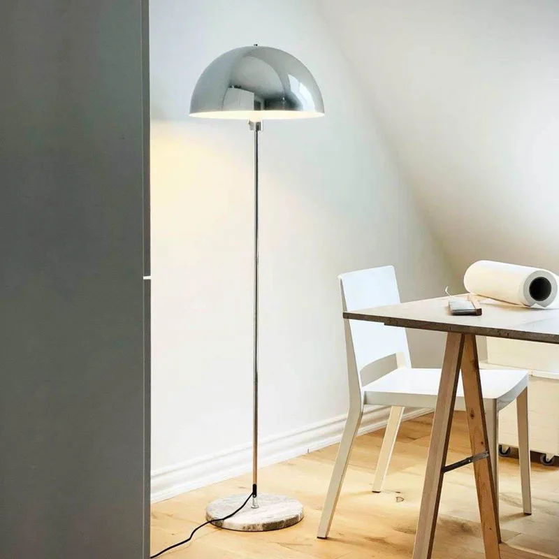 Lampe sur pied Stockholm chrome/marbre de Dyberg Larsen en Chrome, Marble – photo produit 4 sur 5