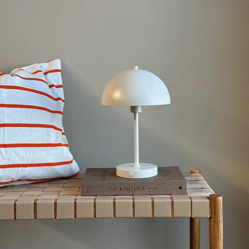 Stockholm tafellamp de Dyberg Larsen en Parelwit – photo produit 2 sur 5