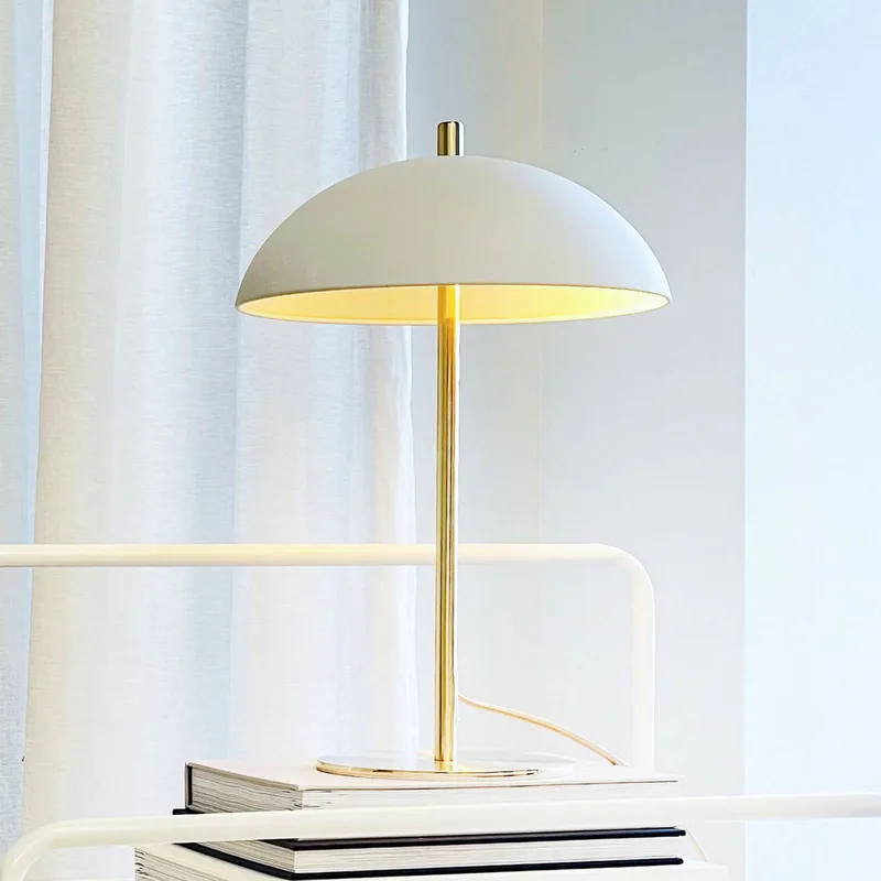tafellamp Globus, beige/messing, 44 cm de Dyberg Larsen en Beige, Laiton – photo produit 1 sur 4