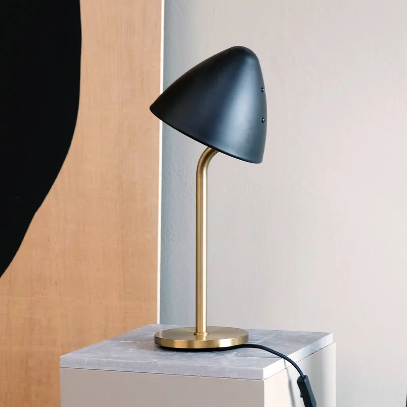 Lampe à poser Oulu Noir/Laiton de Dyberg Larsen en Noir, Laiton – photo produit 2 sur 5