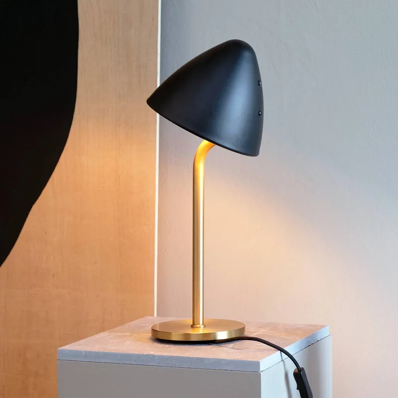 Lampe à poser Oulu Noir/Laiton de Dyberg Larsen en Noir, Laiton – photo produit 1 sur 5
