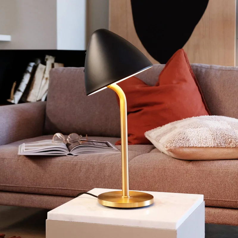 Lampe à poser Oulu Noir/Laiton de Dyberg Larsen en Noir, Laiton – photo produit 3 sur 5