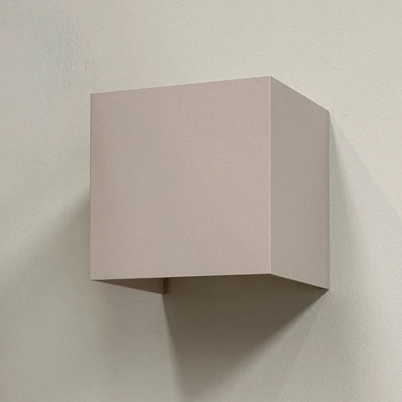 Venus Wandleuchte 10x10 Beige von Dyberg Larsen – Produktfoto