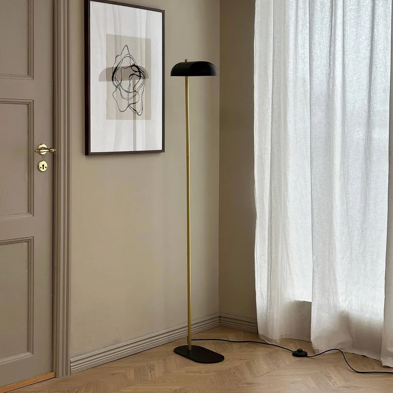 vloerlamp Arch, zwart/messing, 143 cm fra Dyberg Larsen i Sort, Messing – produktbillede 2 af 5