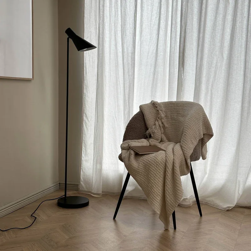 vloerlamp DL12 zwart Ø25cm E14 fra Dyberg Larsen i Sort – produktbillede 2 af 2