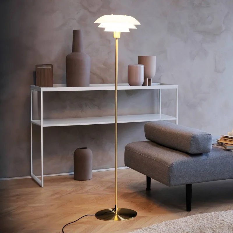 vloerlamp DL31, messingkleurig, hoogte 133 cm från Dyberg Larsen i Messingkleurig, Opaal – produktbild 1 av 5