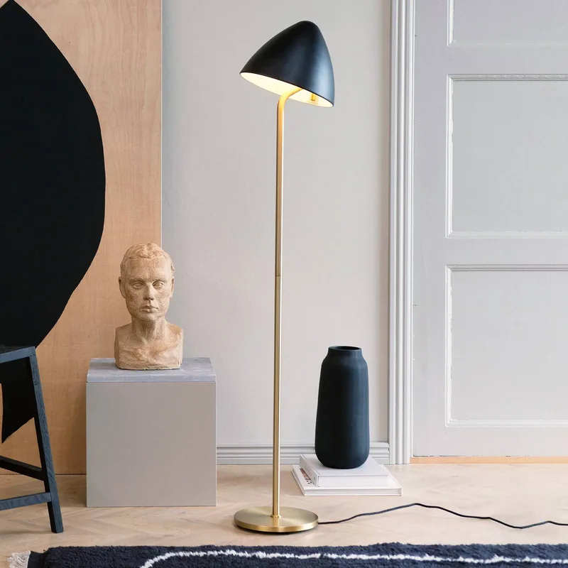 Oulu Stehleuchte Black/Brass von Dyberg Larsen in Schwarz, Messing – Produktfoto 1 von 5