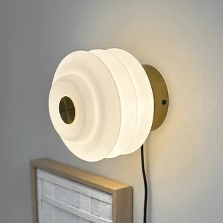 Wandlamp Diva, messingkleurig, Ø 16 cm by Dyberg Larsen in Brass, White – product photo 1 of 3