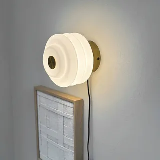 Wandlamp Diva, messingkleurig, Ø 16 cm by Dyberg Larsen in Brass, White – product photo 2 of 3