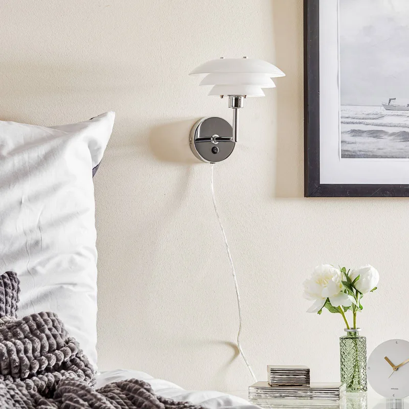 DL20 vägglampa glasskärm, krom från Dyberg Larsen i Vit – produktbild 3 av 5