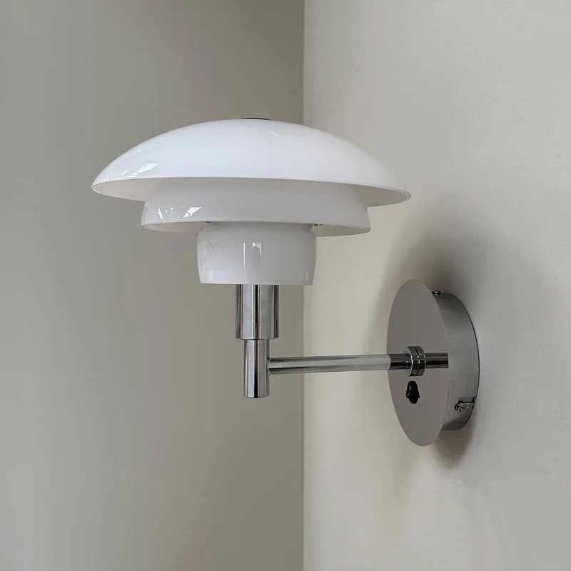 wandlamp Morph, opaal/chroom, breedte 21 cm från Dyberg Larsen i Opaal, Krom – produktbild 1 av 4