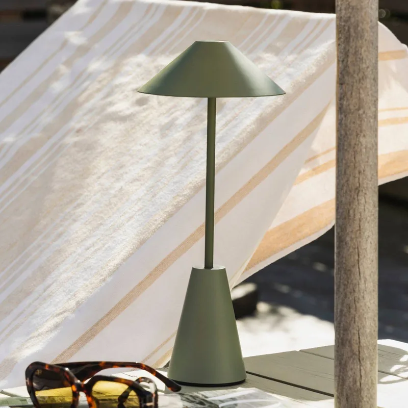 Accu-buitenlamp Cannes, IP54 van Globen Lighting in Groen – productfoto 2 van 5