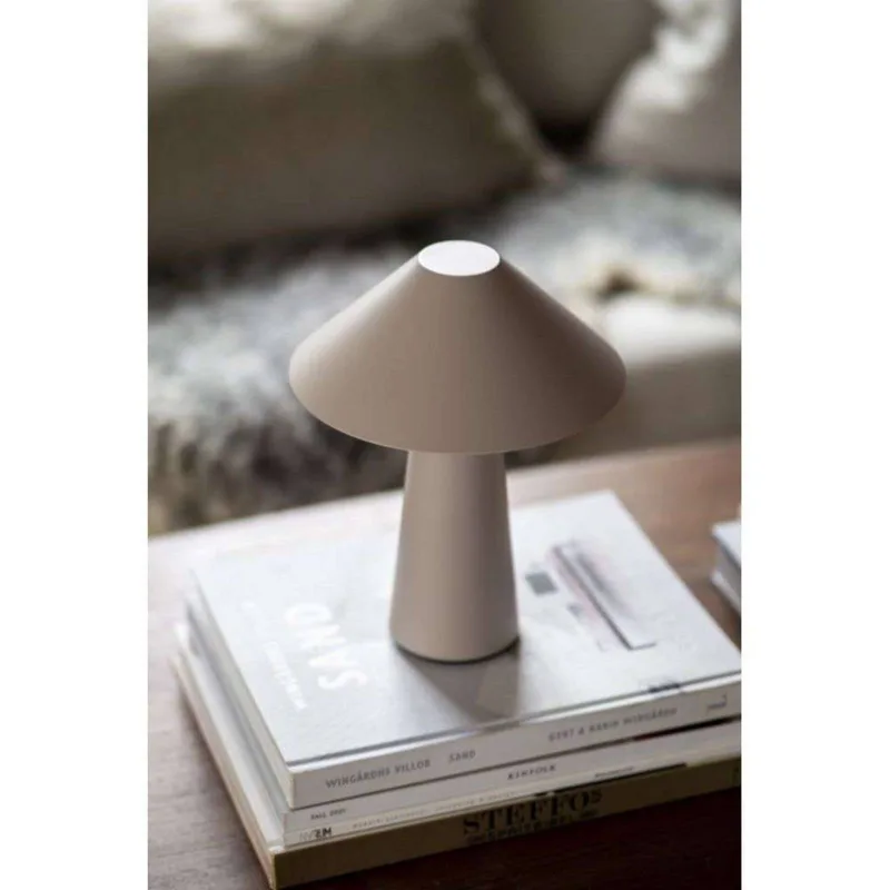 Laddningsbar bordslampa Cannes, 26 cm IP44 från Globen Lighting i Beige – produktbild 3 av 5
