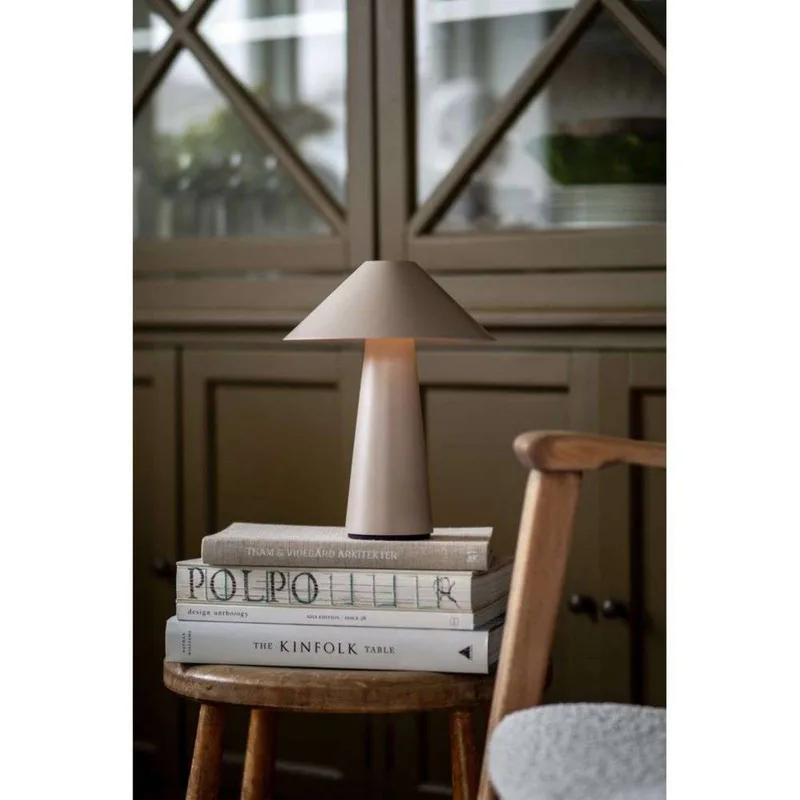 Laddningsbar bordslampa Cannes, 26 cm IP44 från Globen Lighting i Beige – produktbild 4 av 5