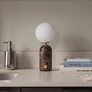 Accu-tafellamp Torrano, marmer bruin by Globen Lighting in Bruin gemarmerd, Opaalwit – product photo 2 of 5