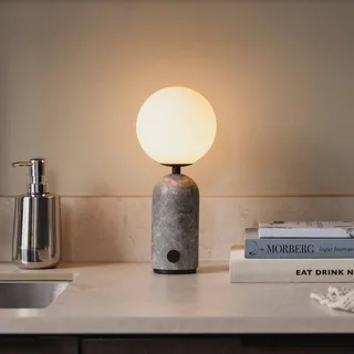 Torrano bordlampe med batteri, marmorgrå fra Globen Lighting i Grijs gemarmerd, Opaalwit – produktbillede 1 af 5