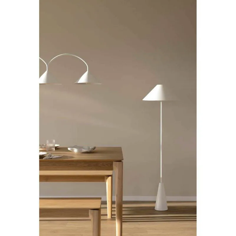 Cannes Vloerlamp White van Globen Lighting – productfoto